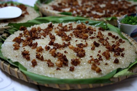 Representative photograph of Biko. The photograph shows a pale sticky-rice version with coconut curds; this draft uses dark brown sugar and coconut caramel.