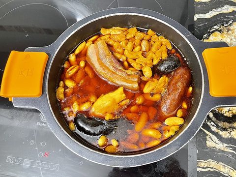 Representative photograph of Fabada Asturiana.