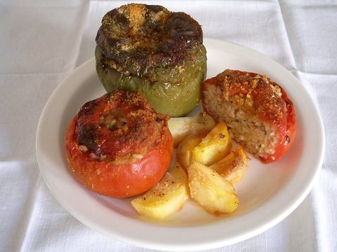 Representative photograph of Gemista. The photograph includes potatoes not included in this draft.