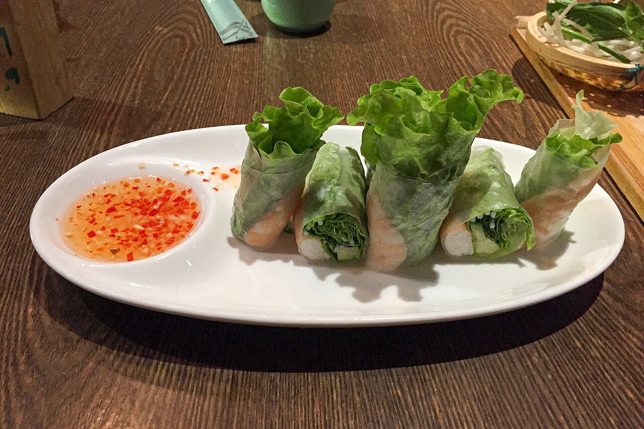 Representative photograph of Goi Cuon. The photograph shows a chili dipping sauce; this draft uses peanut-hoisin sauce.
