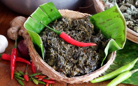 Representative photograph of Laing. The photograph includes a visible piece of fish; this draft uses shrimp paste without a fish topping.