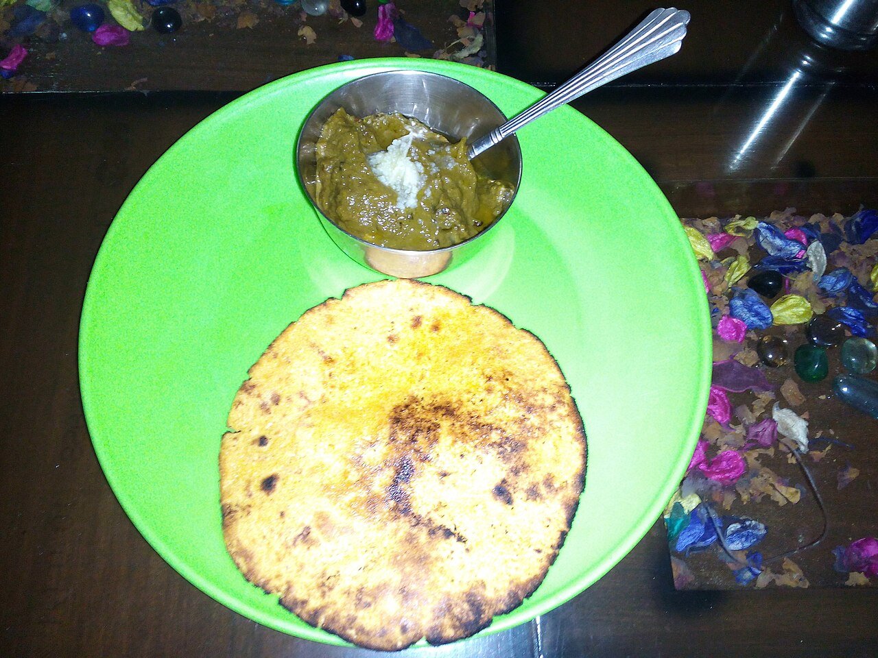 Representative photograph of Saag with Makki Roti. The photograph shows the shared Punjabi dish served in India; this draft is grouped with Pakistani and Afghan recipes.